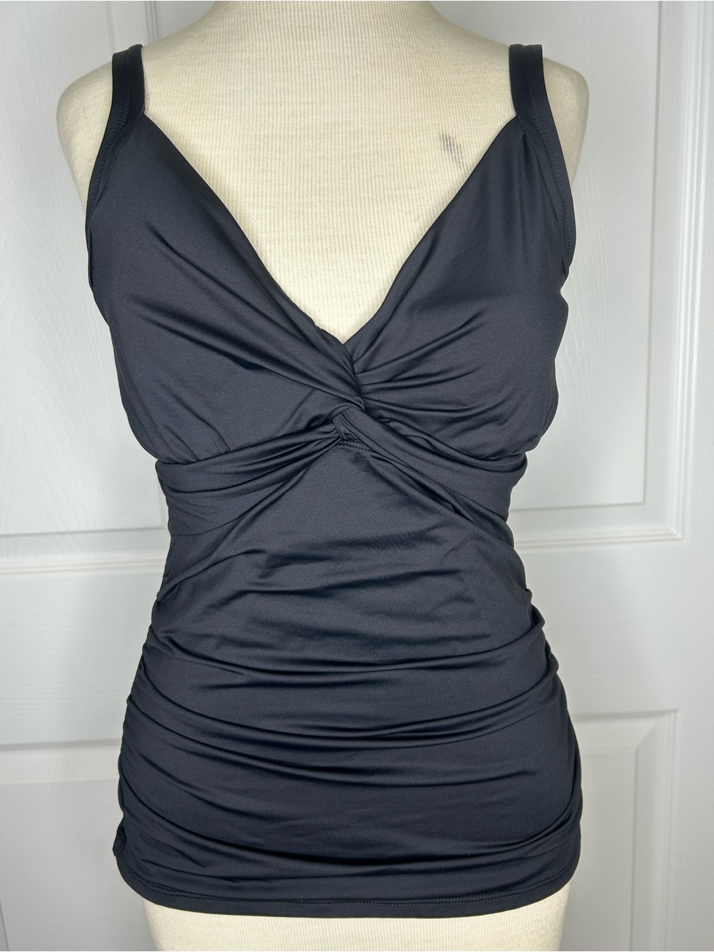 Tommy Bahama Women’s Black Ruched Twist Front Tankini Swim Top Size M